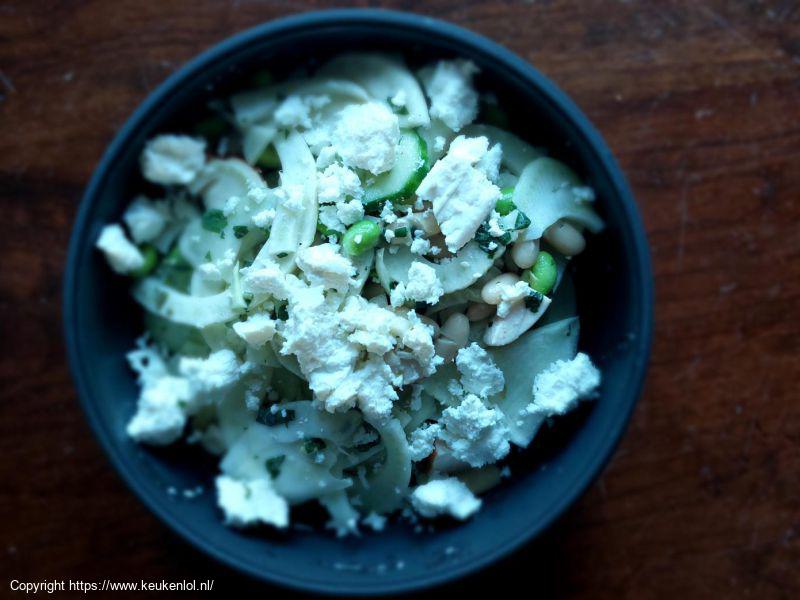 venkelsalade met gerookte kip en feta